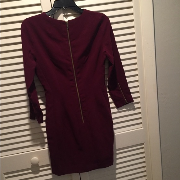 Maroon three quarter sleeve zip up fitted dress - Picture 2 of 3